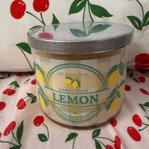 Bath & Body Works Lemon Scented Candle with Silver Lid